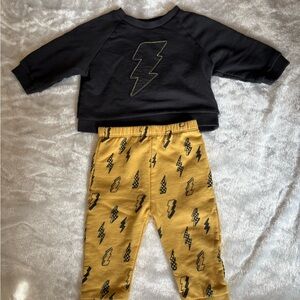 Cat & Jack Black Sweatshirt with Mustard Lightning Leggings